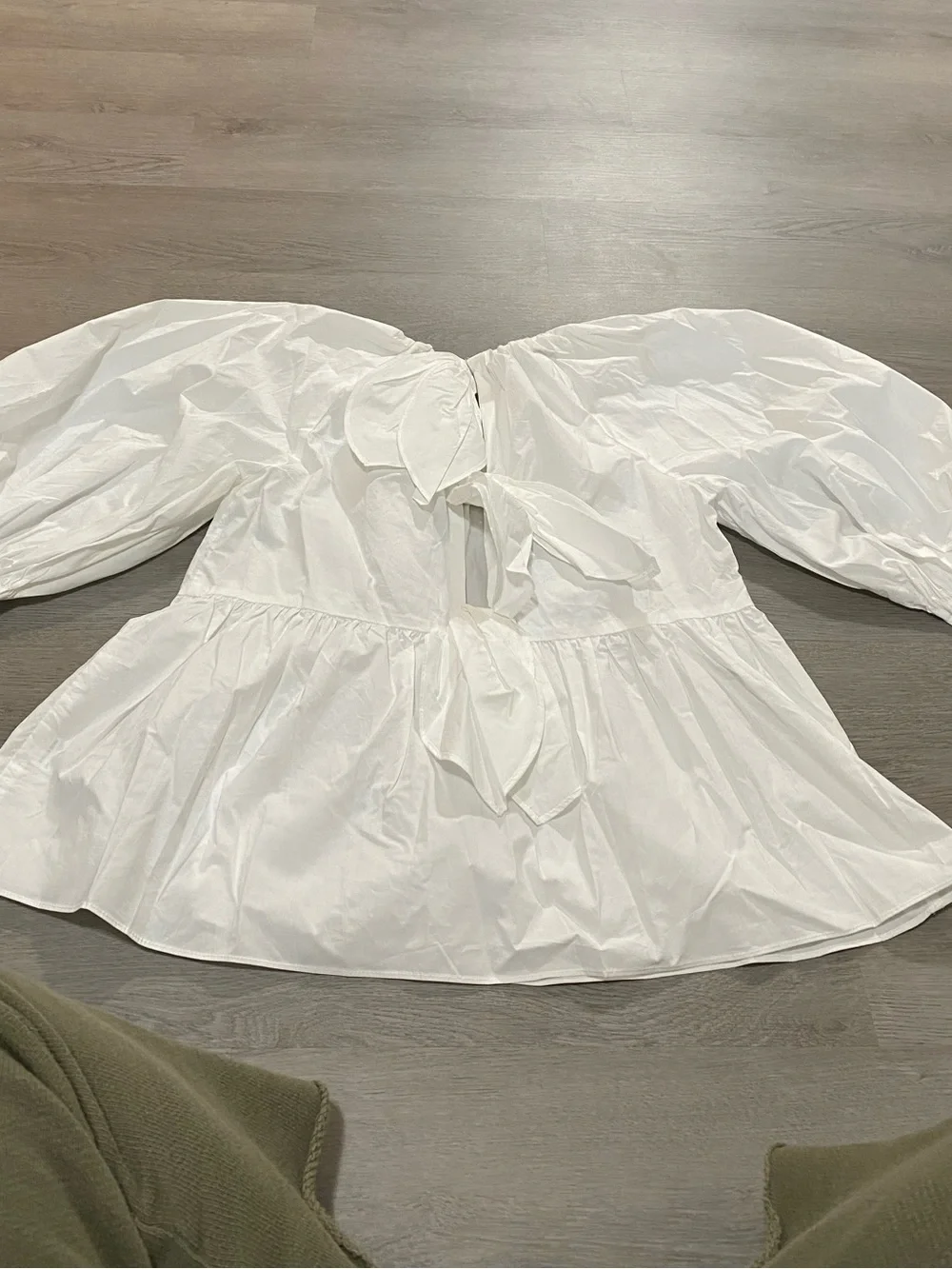 Tuckernuck Pomander Place Sutton Puff Sleeve Bow Back Blouse White S